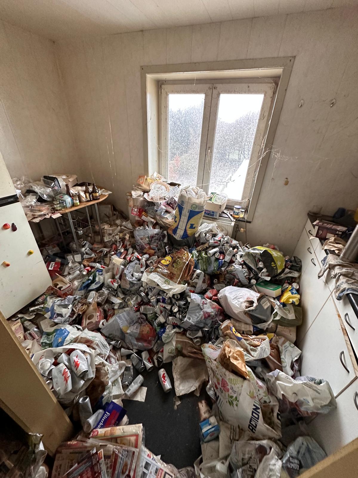 Avant le débarras - pièce encombrée